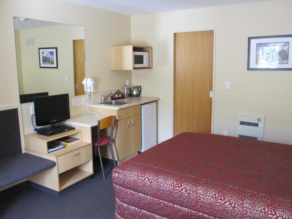 Alhambra Oaks Motor Lodge Дьюндин Экстерьер фото