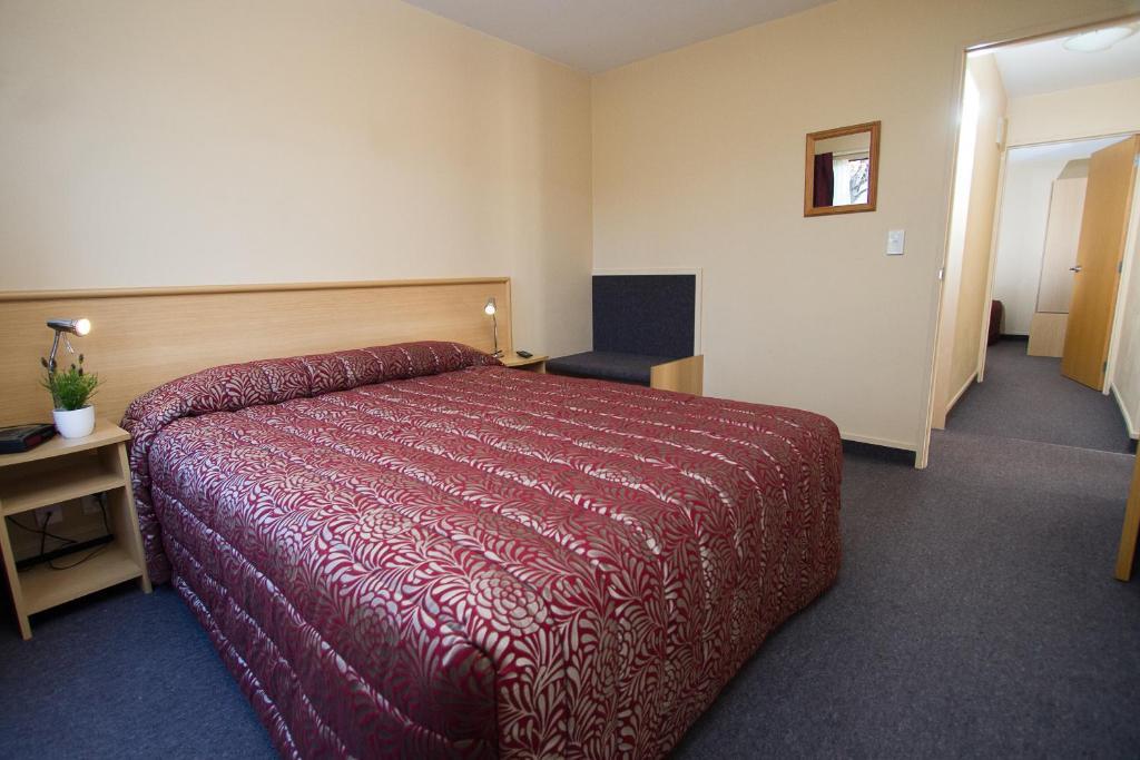Alhambra Oaks Motor Lodge Дьюндин Номер фото