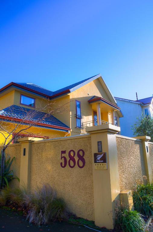 Alhambra Oaks Motor Lodge Дьюндин Экстерьер фото