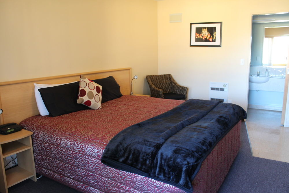 Alhambra Oaks Motor Lodge Дьюндин Экстерьер фото