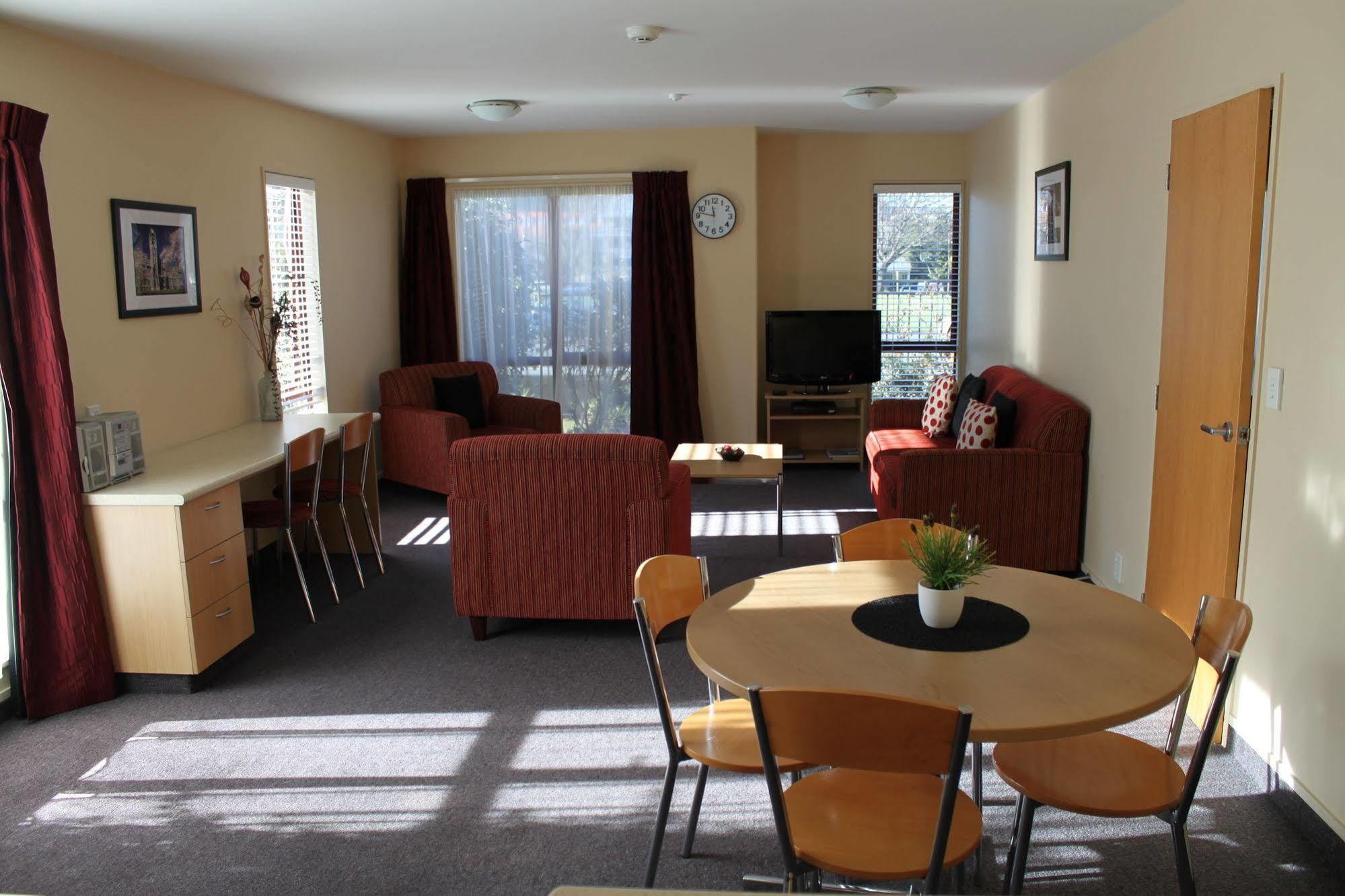 Alhambra Oaks Motor Lodge Дьюндин Экстерьер фото
