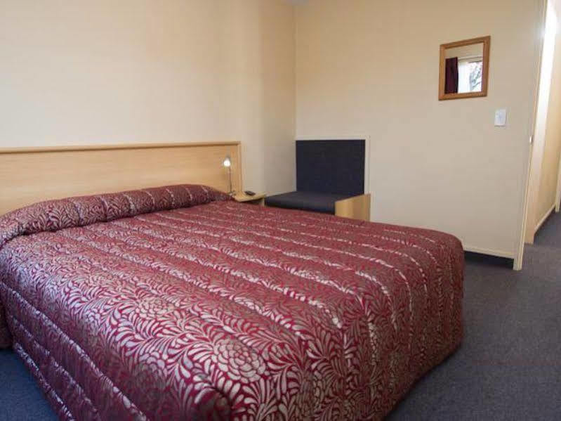Alhambra Oaks Motor Lodge Дьюндин Экстерьер фото