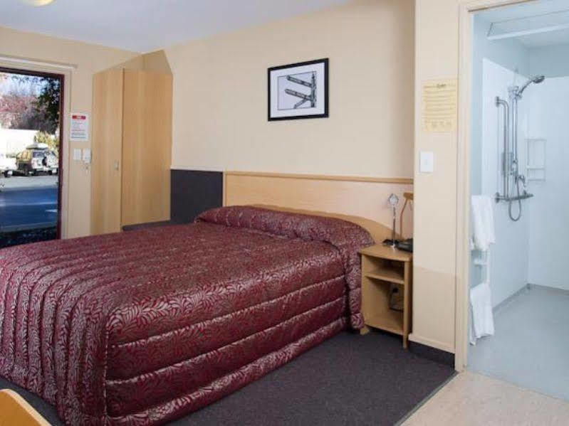 Alhambra Oaks Motor Lodge Дьюндин Экстерьер фото