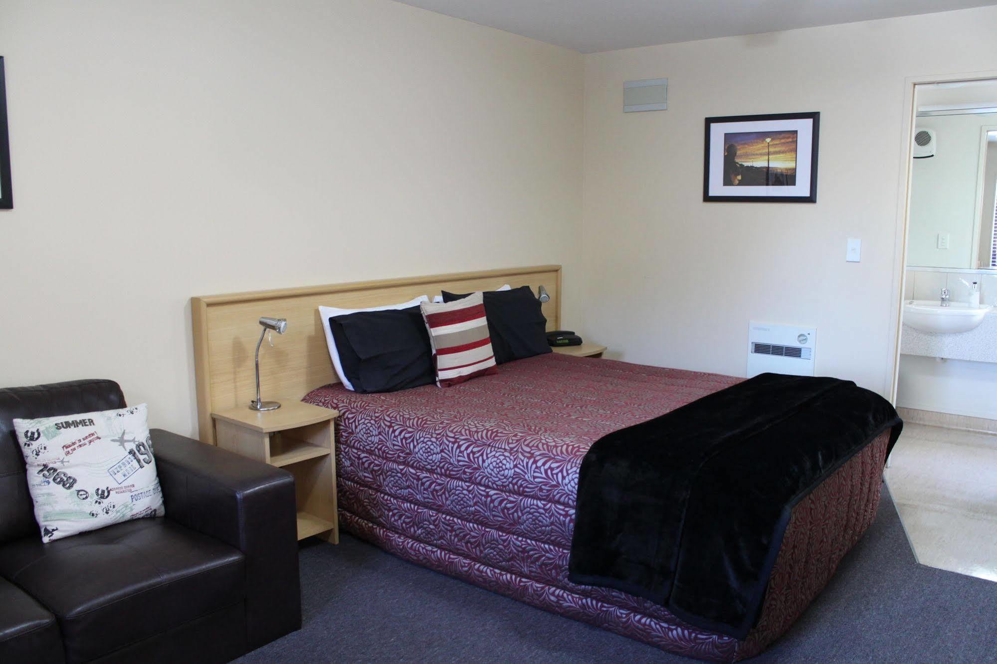 Alhambra Oaks Motor Lodge Дьюндин Экстерьер фото