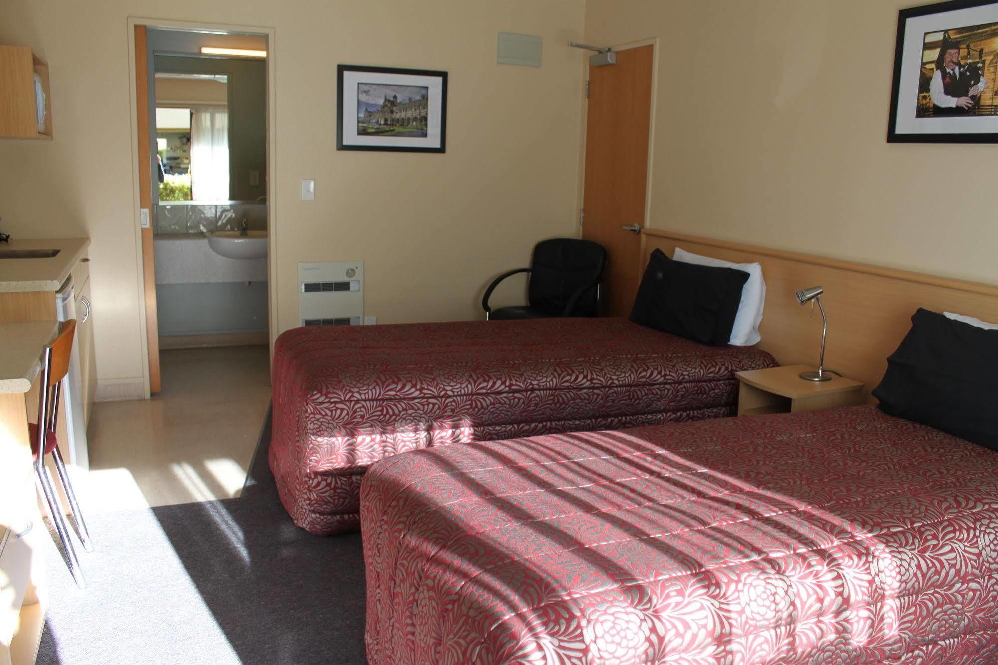 Alhambra Oaks Motor Lodge Дьюндин Экстерьер фото