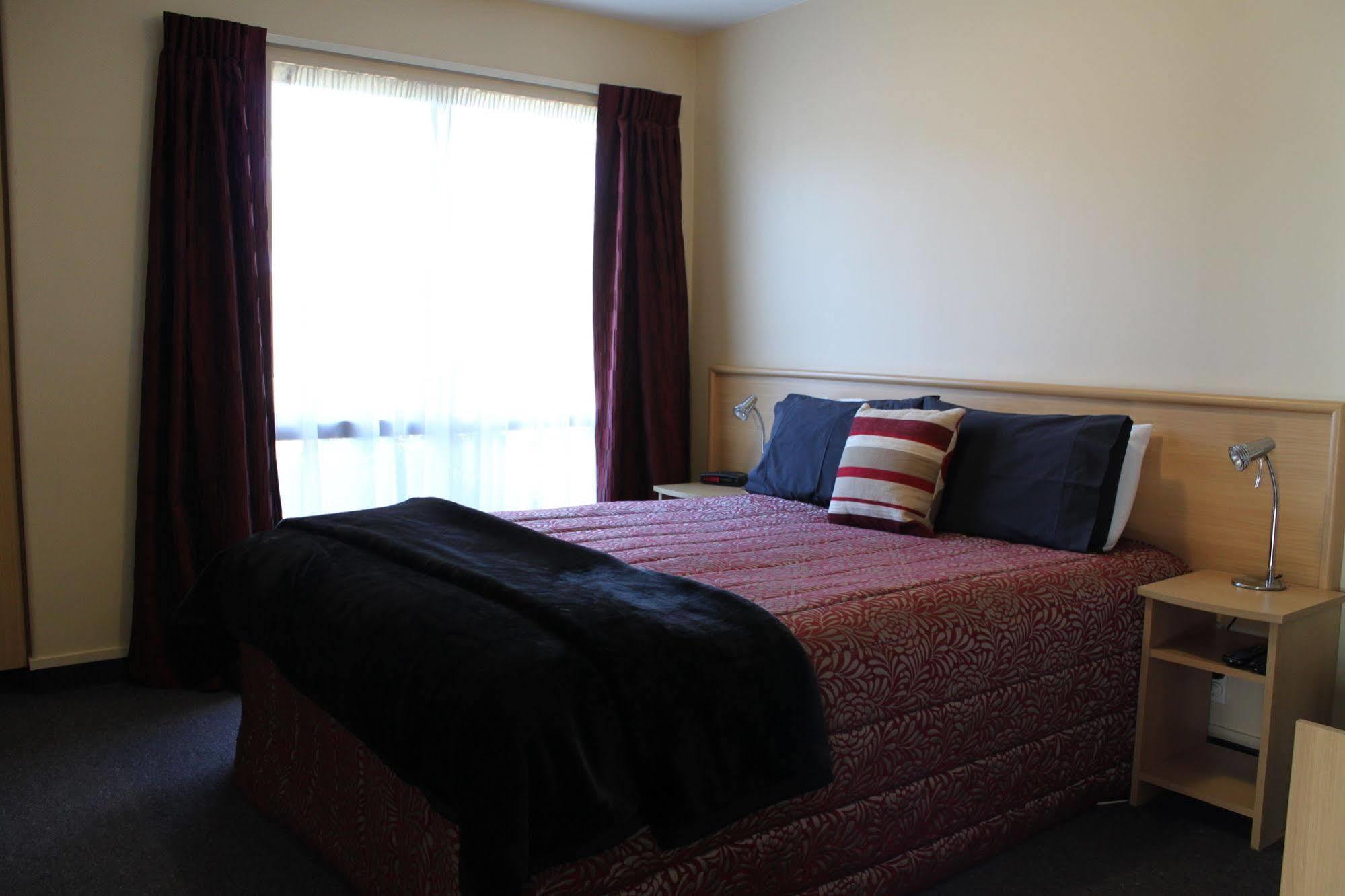 Alhambra Oaks Motor Lodge Дьюндин Экстерьер фото