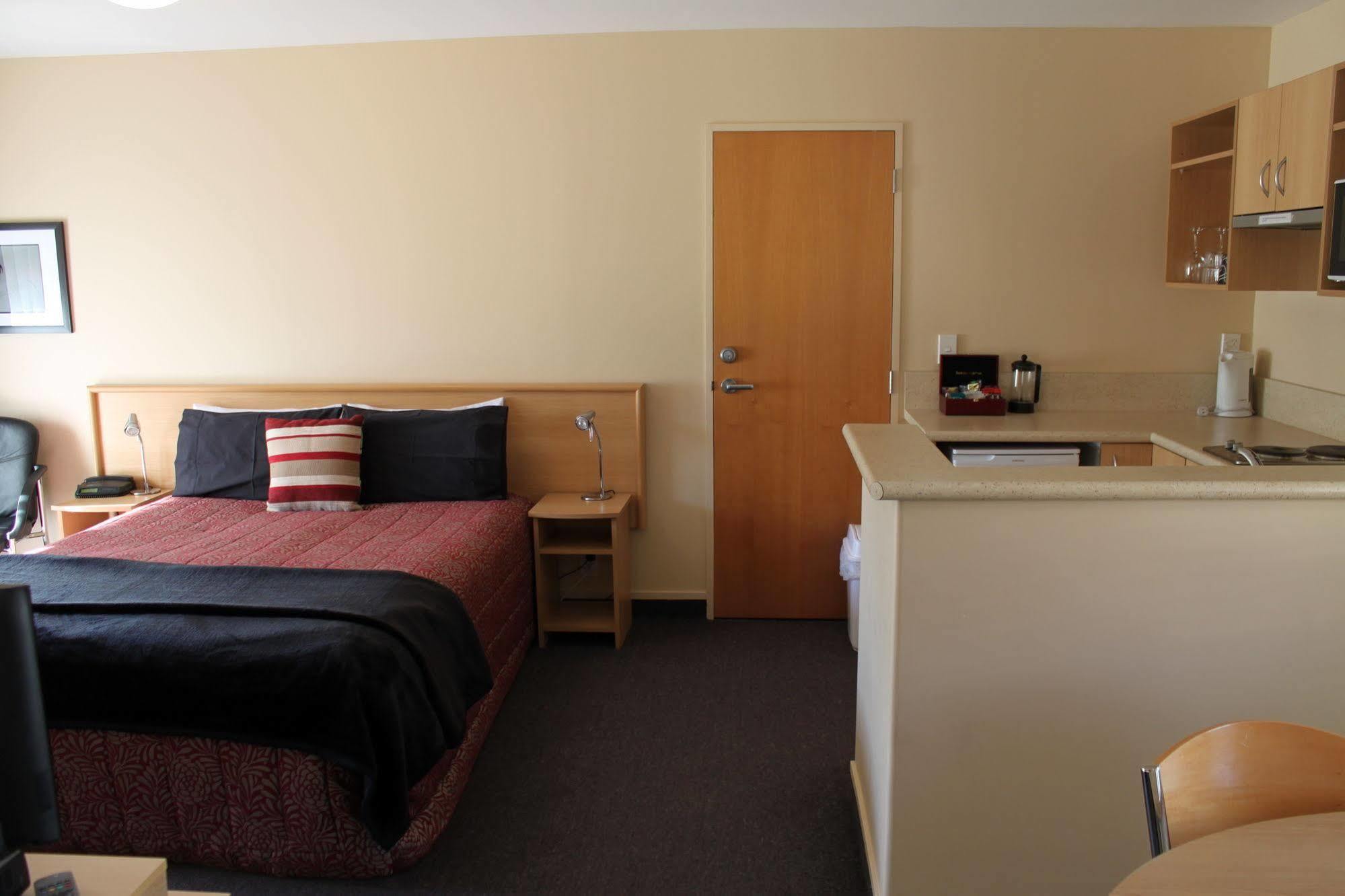 Alhambra Oaks Motor Lodge Дьюндин Экстерьер фото